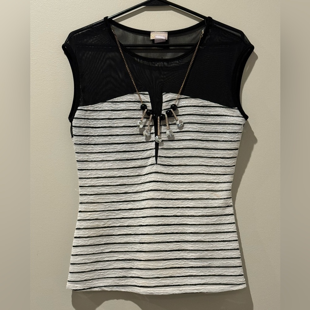 Palacio L White & Black Striped Sleeveless Top w/ Necklace